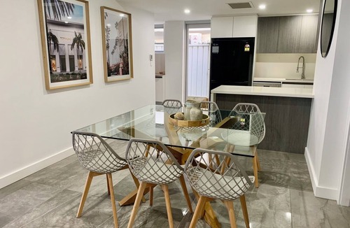 Terrigal House | 4-bedroom townhome in lovely Terrigal with AC for relaxing stays