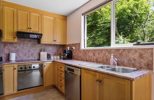 East Launceston House | 4 mins to CBD! Modern 3 Bedroom Townhouse Garage + Walk to Cafés + Workspace