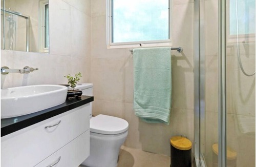 Somers House | 400m Beach Haven! Perfect for family or friend get aways! Tennis court included!