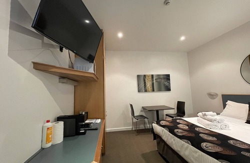 Adelaide Central Business District Hotel | 435 Ex hotel room suite in the city