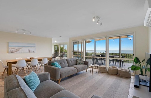 Encounter Bay House | 48 Rumbelow St - BYO Linen - Sea Views - Family Friendly