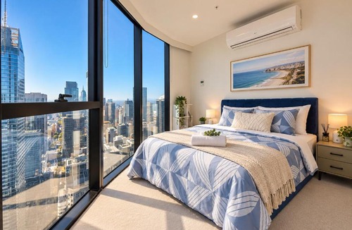 Melbourne Central Business District Apartment | 49F Sky-Rise 2BR 2BTH, Panoramic City Views with Golf, Billiards, Karaoke, Pool, Spa, Gym, BBQ, Theatre