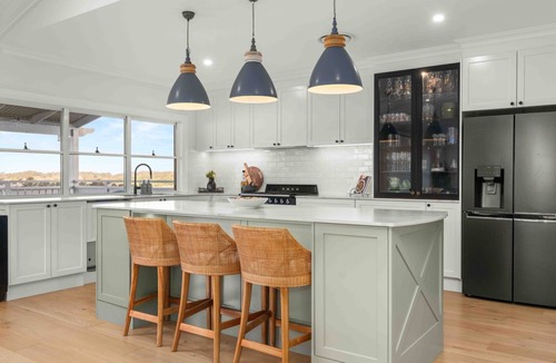 Milton House | 4BDR, Fireplace, Pool & Pet friendly