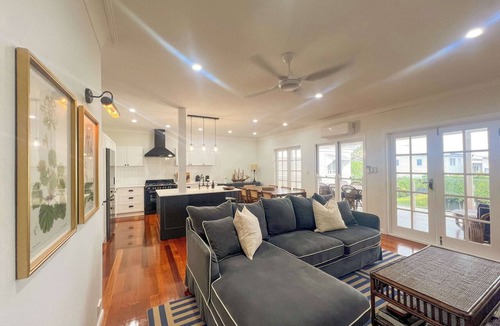 Manly House | 4BDR Queenslander with Pool Near Manly Esplanade
