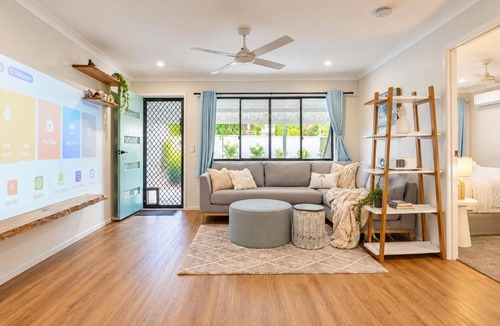 Capalaba House | 4Bed 2Bath in Capalaba Near Manly Habour, Shops & More