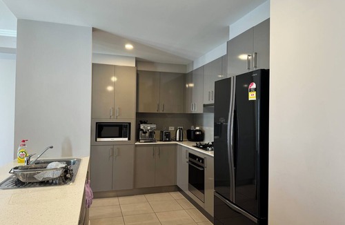 Penrith Bed & Breakfast | 4BR 3Baths Walk to Train, Westfield & Sydney International Regatta Centre