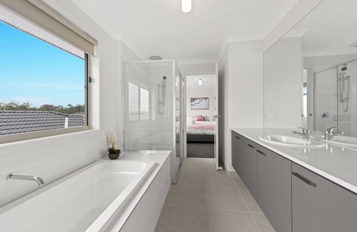 Werribee House | 4BR Brand new werribee eco stay house