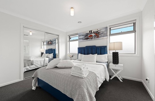 Werribee House | 4BR Brand new werribee eco stay house