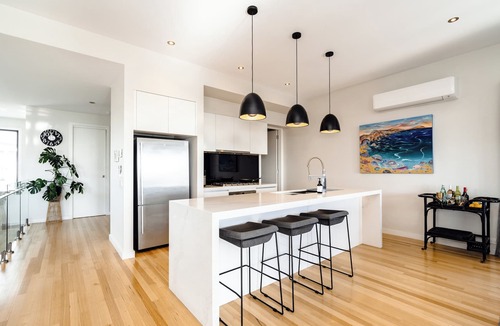 Curlewis House | 4BR Coastal Retreat w/Pool, Bay Views, Games Room & EV – Sleeps 10