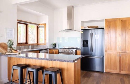 Daylesford House | 5 Bed Gorgeous Views. Large Deck & Multiple Ensuites