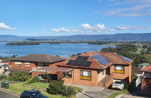 Lake Heights House | 5-bedroom house with panoramic lake views