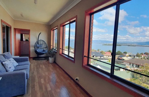Lake Heights House | 5-bedroom house with panoramic lake views