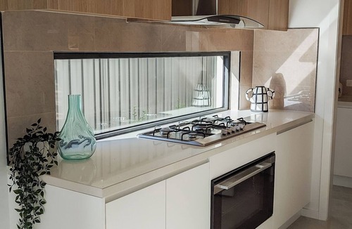 Clyde House | 5 Bedrooms, 4 and half Bathrooms, Spacious, Bright Clyde Stay Near Parks & Shop