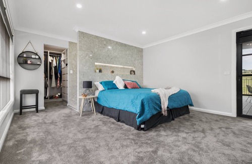 Windradyne House | 5 Star Luxury - Games room - Pet Friendly - Sleeps 20