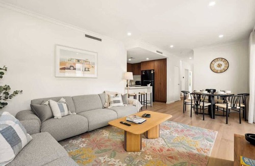 Doubleview House | 5BR Family Home Mins to Scarborough Beach
