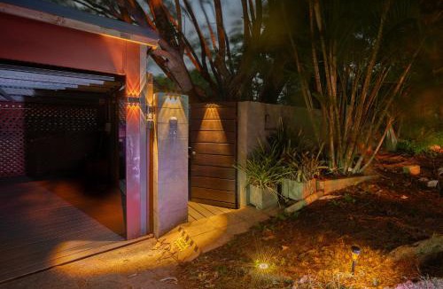 Indooroopilly Villa | 5BR Pool - BBQ Retreat - Sleeps 11 max - EV Station