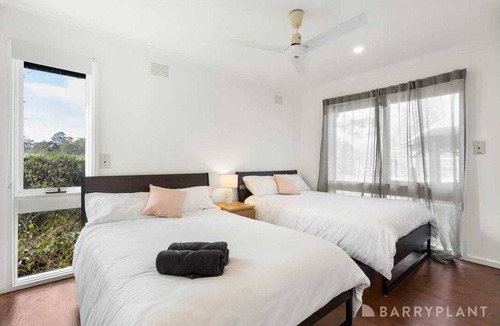 Coldstream House | 5BR Yarra Valley Farmhouse, Sunset Deck
