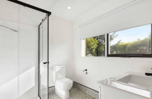 Coldstream House | 5BR Yarra Valley Farmhouse, Sunset Deck