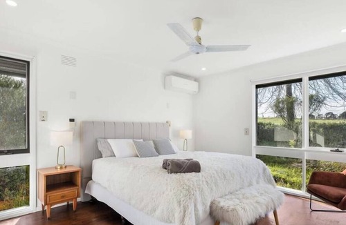 Coldstream House | 5BR Yarra Valley Farmhouse, Sunset Deck