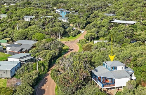 Sandy Point House | 6 Acacia St