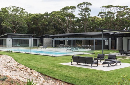 Killcare Heights House | 6 bedrooms,pool, fireplace on 7 acres