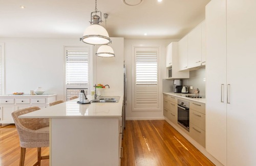 Corlette House | 68 Saratoga Ave - Ducted Air con, Wi-Fi, Small Boat Parking