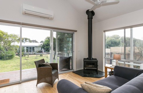 Anglesea House | 7 Parker - Nestled in the heart of Anglesea.