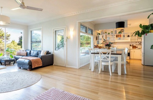 Lorne House | A Beautiful Winter Getaway+Pet Friendly