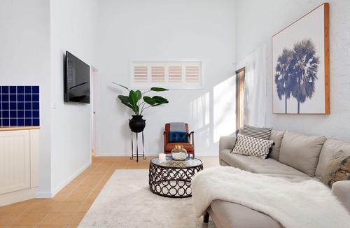 Corlette House | A beautifully appointed modern and stylish open plan duplex