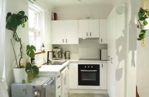 Cronulla House | A Lovely 1-bedroom house with AC in pleasant Cronulla U2