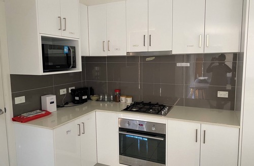 Scullin House | A Luxurious 3 Bedroom Executive Home-Private Retreat