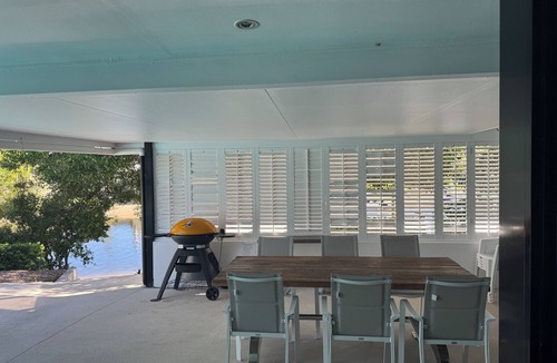 Broadbeach Waters House | A Luxurious Waterfront Oasis!