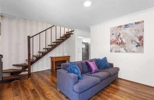 North Perth Apartment | A Perfect Peach – A Sepal Stay is a quiet, well-appointed two-storey townhouse in the heart of North Perth. Comfortable bedrooms, a full kitchen, family-friendly features and easy access to the city, cafés and hospitals make it ideal for any stay.