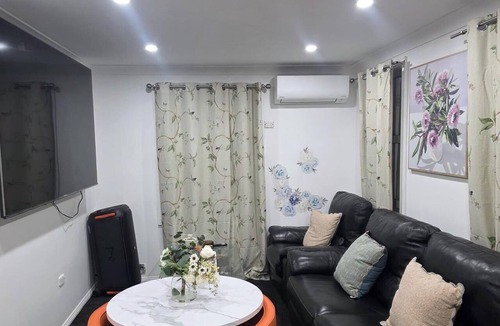 Oakhurst House | A private self contained studio.