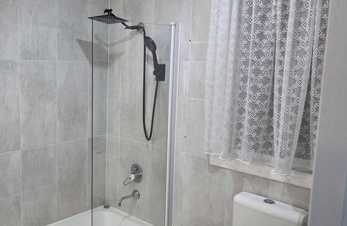 Oakhurst House | A private self contained studio.