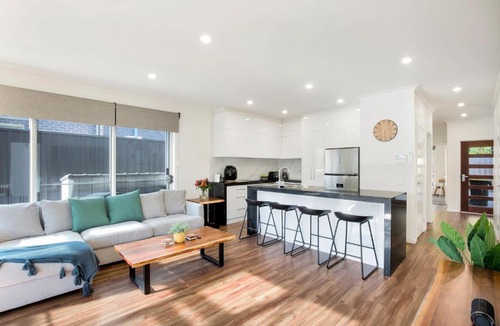 Bright Villa | A Stones Throw