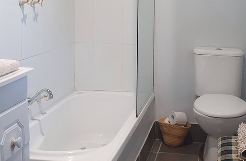 Wandiligong Apartment | A studio/guests house 5 minutes from Bright.