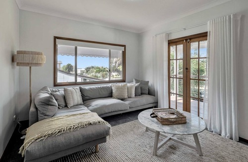 Mount Coolum House | A Stunning dual living Queenslander Getaway
