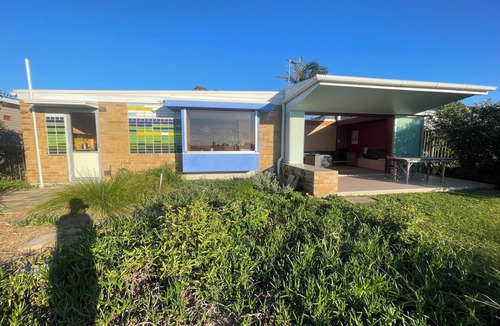 Bundeena House | A superbly located House with sublime views over the National Park + ocean