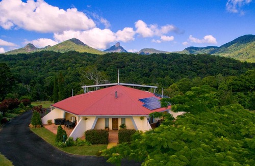 Dum Dum Bed & Breakfast | A view of Mount Warning