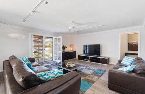 Abbey House | Abbey Bay Cottage Pet Friendly and Free Wifi