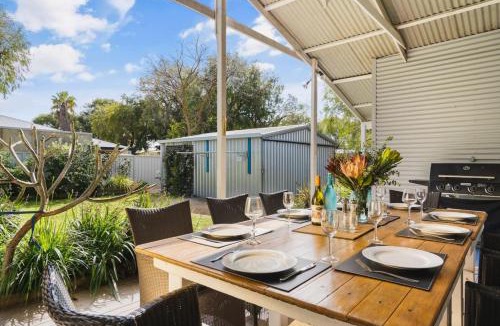 Abbey House | Abbey Bay Cottage Pet Friendly and Free Wifi
