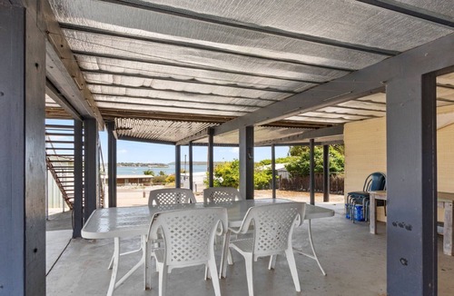 Lake Wangary House | About Windward - Budget Property With Million $ Views