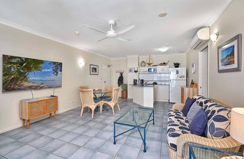 Palm Cove Apartment | Absolute Beach Front 1 Bedroom Apartment Palm Cove