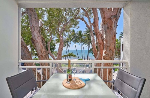 Palm Cove Apartment | Absolute Beach Front 1 Bedroom Apartment Palm Cove