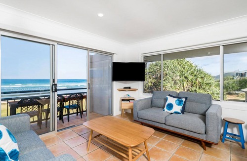 North Creek Apartment | Absolute Beachfront Apartment 4T