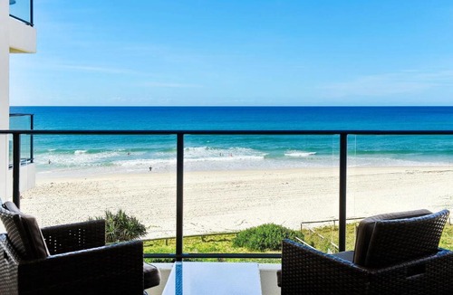 Surfers Paradise Apartment | Absolute Beachfront 3BR Apartment Ocean Views Pool Spa & Tennis Court