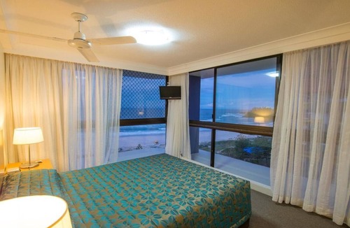 Coolangatta Resort | Absolute Beachfront Coolangatta Apart. sleep 6 available. Jan 2nd - 9th 2027