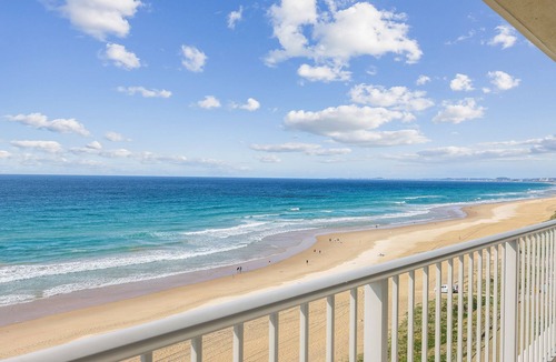 Main Beach Apartment | Absolute Beachfront - 3 bedroom apartment in Main Beach