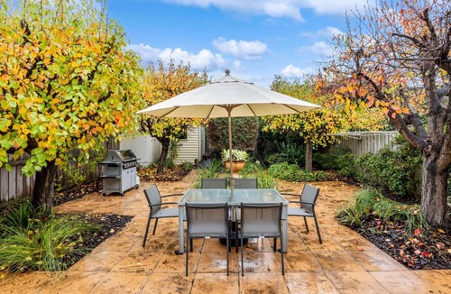 Torquay House | Absolute Beachfront Retreat on The Esplanade